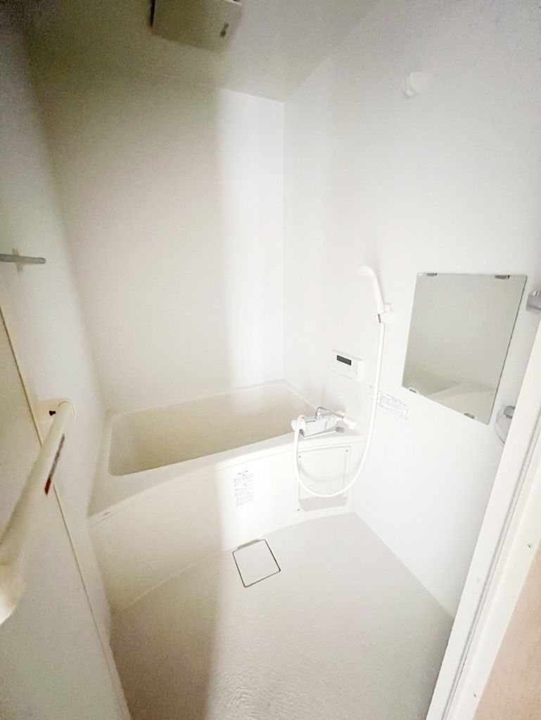 バス・シャワールーム　同物件別部屋写真