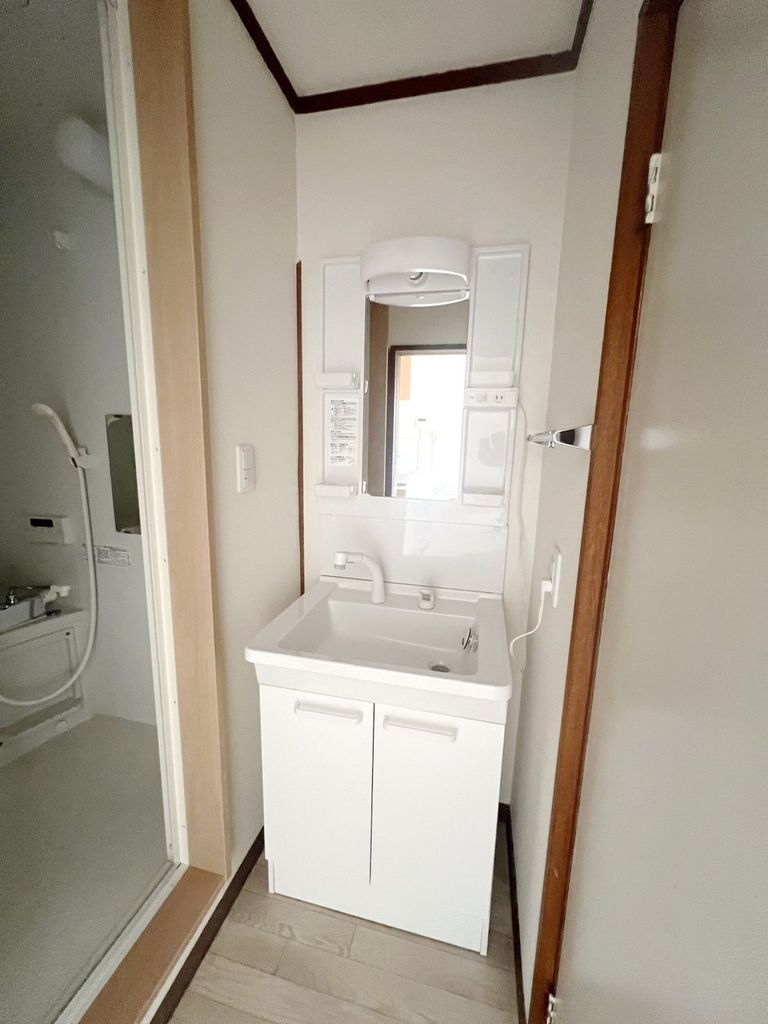 洗面設備　同物件別部屋写真
