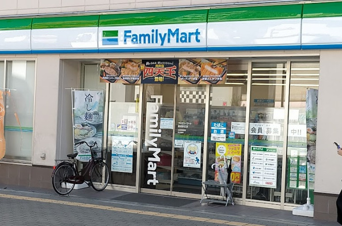 コンビニ　ファミリーマート 鶴橋駅北店（コンビニ）まで1301m
