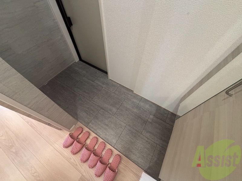 玄関　こちら玄関のお写真です。広々としていて靴の着脱に便利です