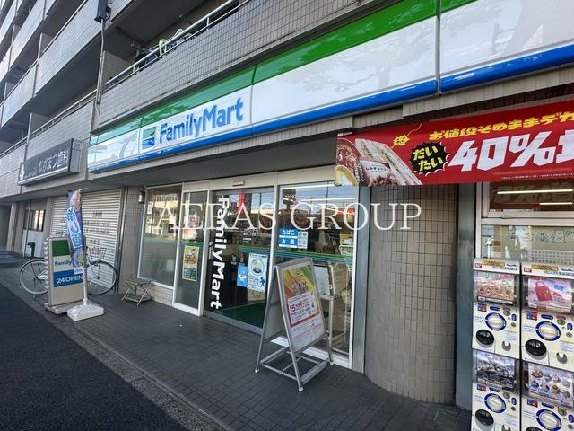 コンビニ　ファミリーマート 鹿浜二丁目店（コンビニ）まで134m