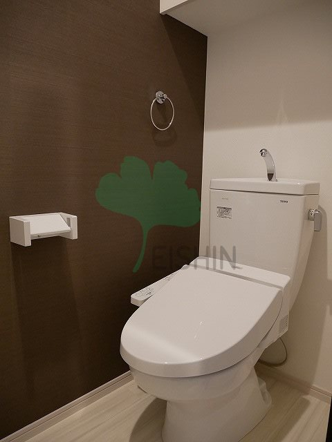 トイレ　温水洗浄便座付き