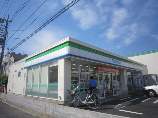 コンビニ　ファミリーマート石神井台二丁目店（コンビニ）まで552m