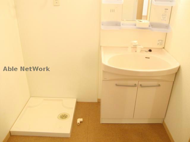 洗面設備　※同物件別部屋の写真です。