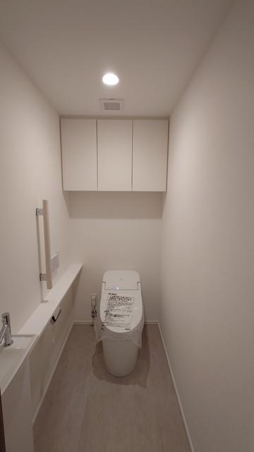トイレ　※写真は同タイプ住戸です。
