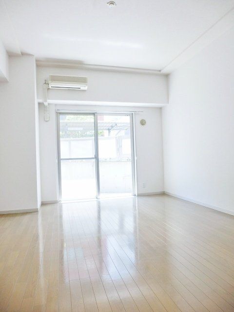 居室・リビング　エアコン1台完備