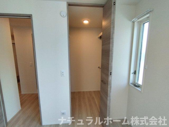 収納　ウォークインクローゼット（北洋室）