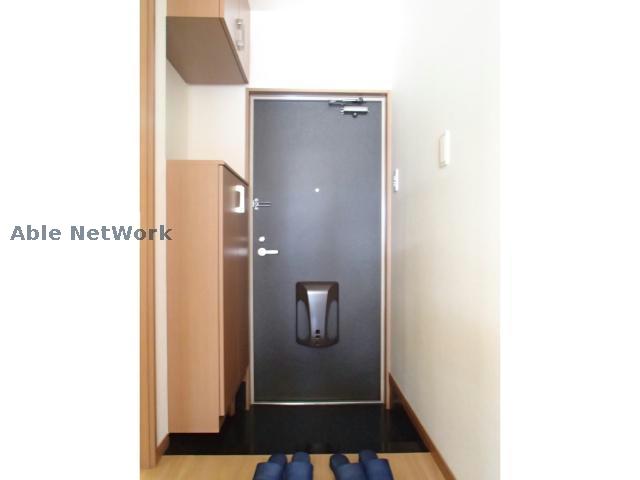 玄関　※同物件別部屋の写真となります。