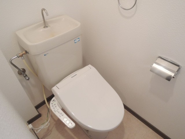 トイレ　【トイレ】以前の写真です。室内の状態・仕様等は現況を優先いた