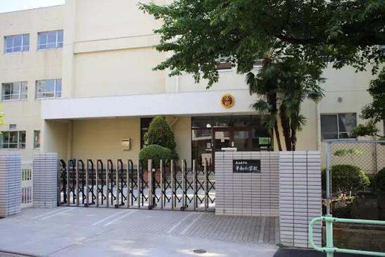 小学校　名古屋市立平和小学校（小学校）まで118m