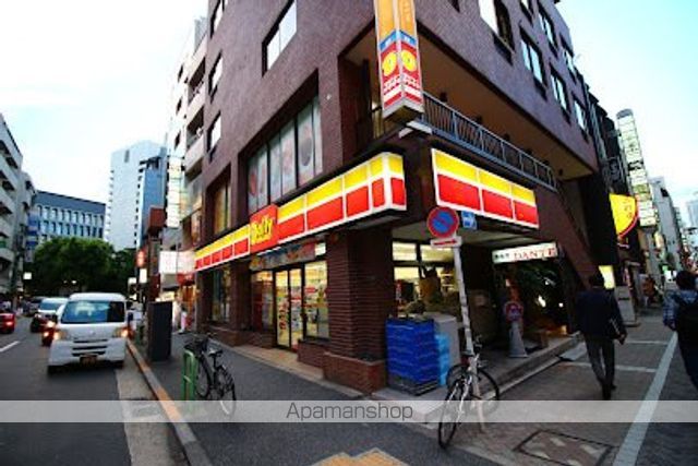 コンビニ　デイリーヤマザキ赤坂２丁目店（コンビニ）まで126m