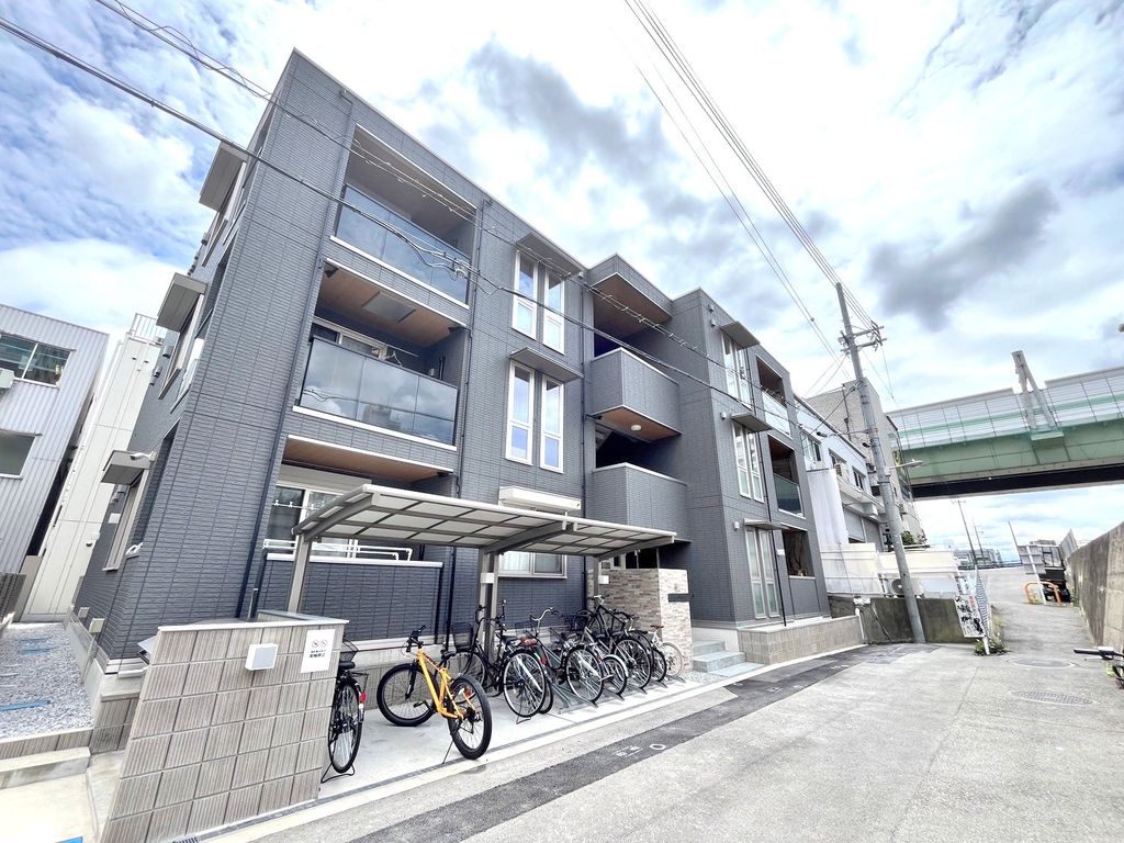 建物外観　駐車場