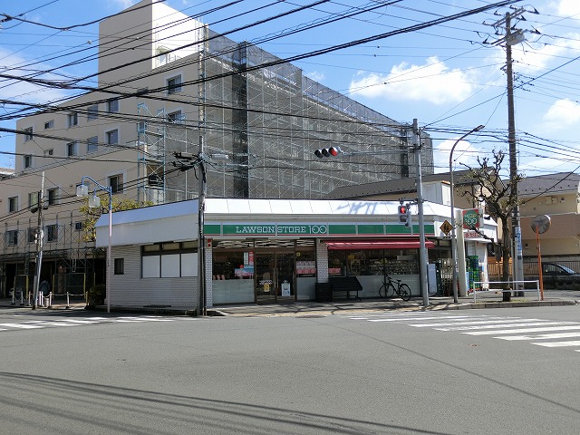 コンビニ　ローソンストア100 LS市川南八幡三丁目店（コンビニ）まで72m