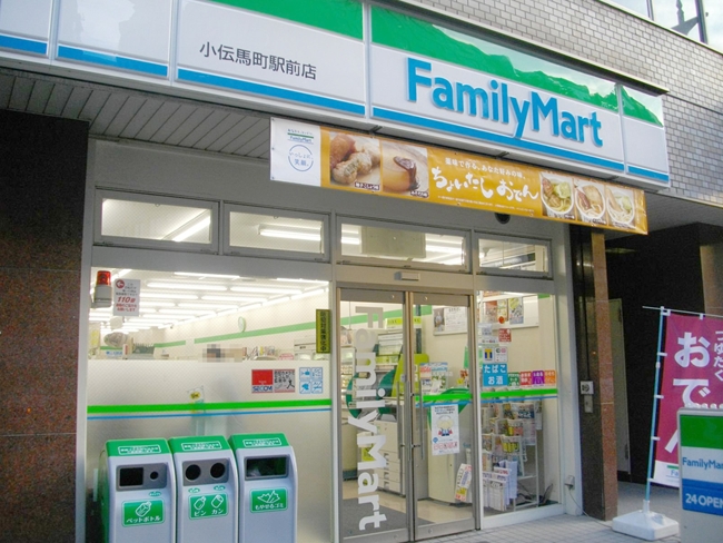 コンビニ　ファミリーマート小伝馬町駅前店（コンビニ）まで111m