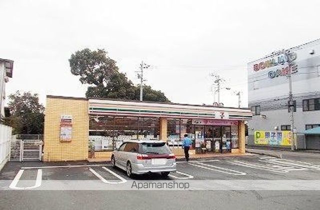 コンビニ　セブンイレブン三島松本南店（コンビニ）まで550m