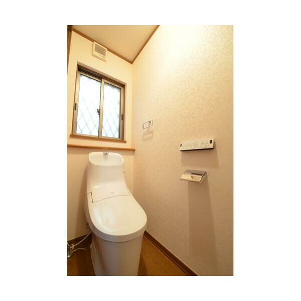 港北区大倉山5丁目戸建のトイレ写真