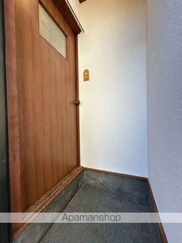 地下鉄東西線 発寒南駅 徒歩15分 2階建 築43年の玄関写真