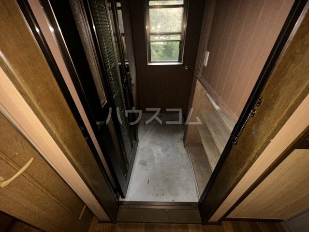 名栗川畔戸建の玄関写真