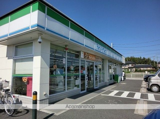 コンビニ　ファミリーマート（コンビニ）まで261m