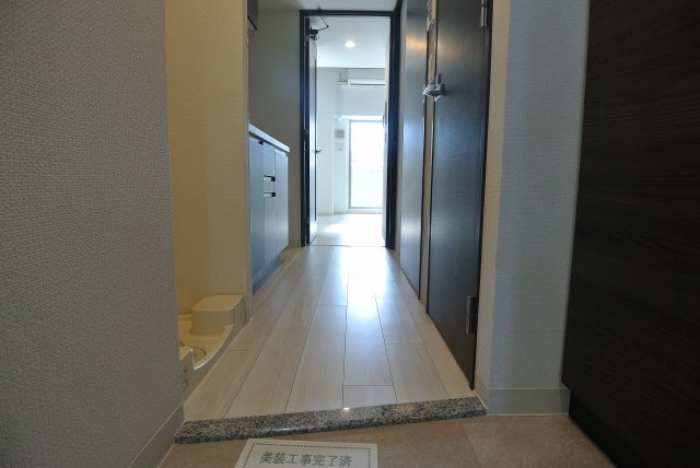 クリスタルグランツ難波WESTの玄関写真