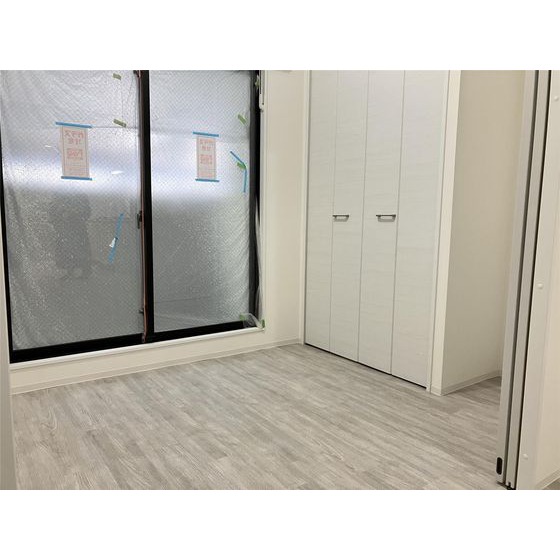 バルコニー　※反転タイプ部屋写真。現況優先
