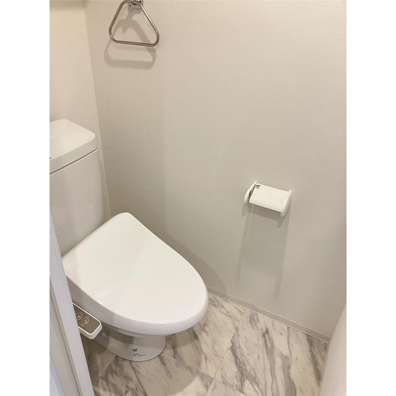 トイレ　※反転タイプ部屋写真。現況優先