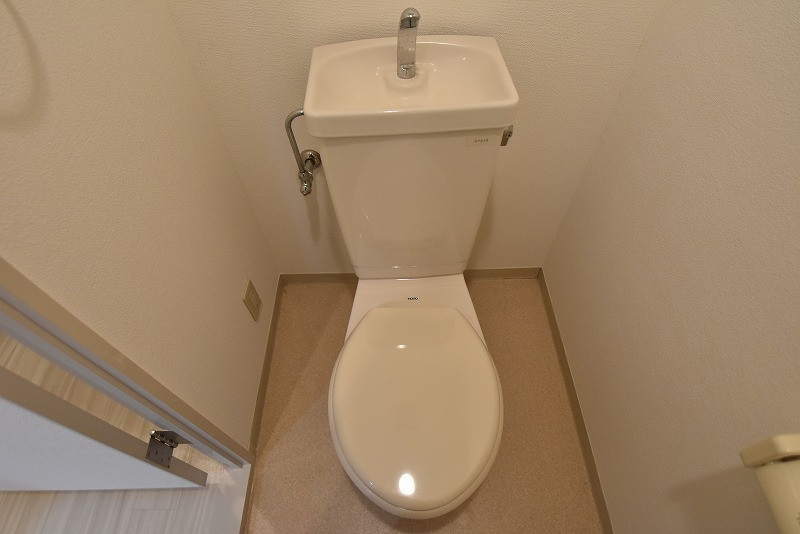 近鉄奈良線 東花園駅 徒歩5分 4階建 築28年のトイレ写真