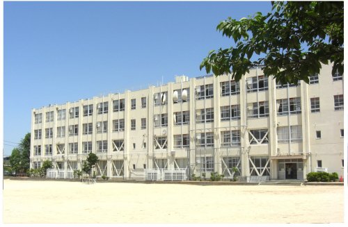 小学校　高松市立前田小学校（小学校）まで393m