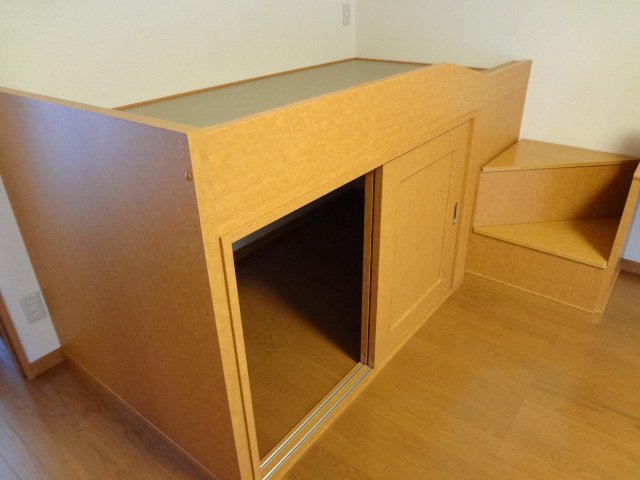 その他部屋・スペース　ベッド下は広々収納スペース
