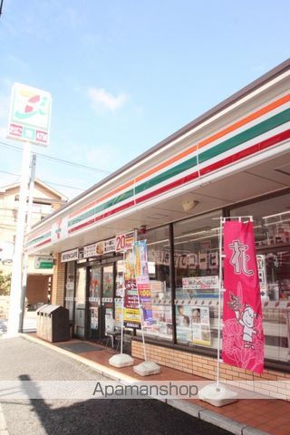 コンビニ　セブンイレブン（コンビニ）まで240m
