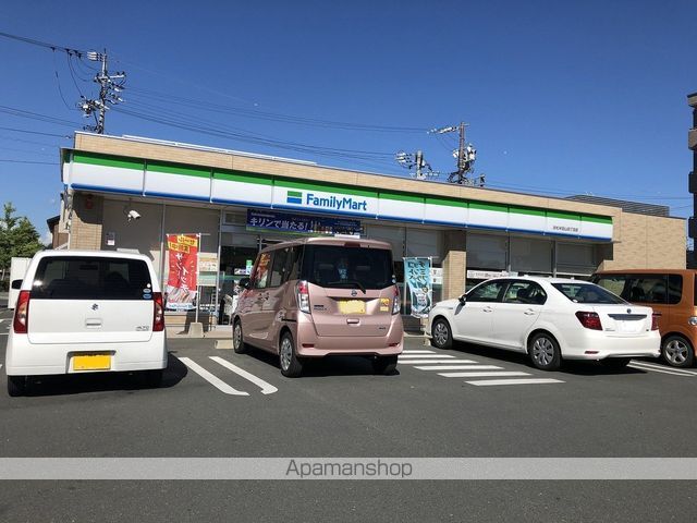 コンビニ　ファミリーマート（コンビニ）まで292m