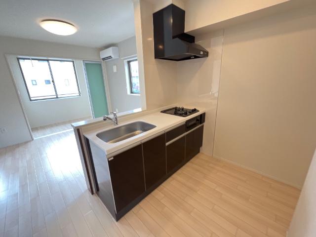 開成町古田島新築アパート工事のキッチン写真