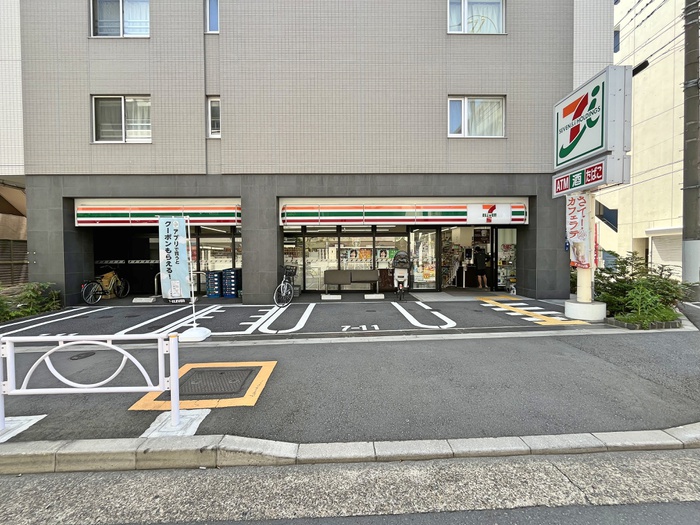 コンビニ　セブンイレブン（コンビニ）まで248m