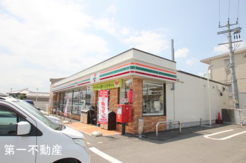 コンビニ　セプンイレブン加東上滝野店（コンビニ）まで384m