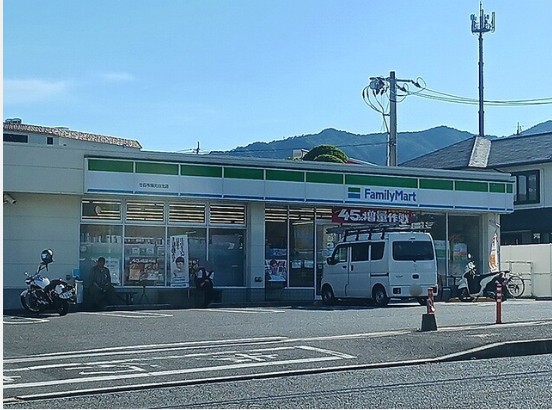 コンビニ　ファミリーマート廿日市陽光台北店（コンビニ）まで744m