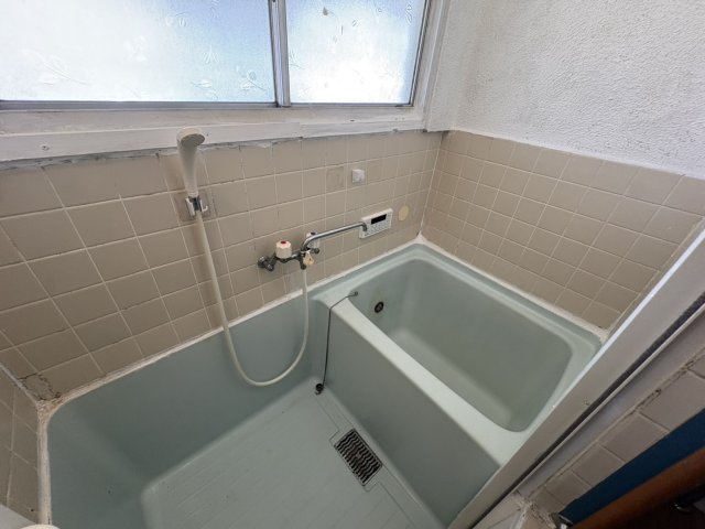 阪急京都線 高槻市駅 徒歩34分 2階建 築54年の風呂写真