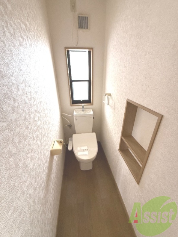 トイレ　トイレの写真はこちらです。シンプルで落ち着きそうですね。