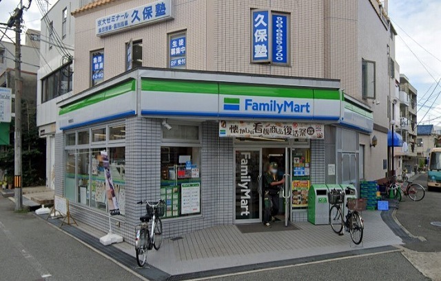 コンビニ　ファミリーマート　曽根西町（コンビニ）まで147m