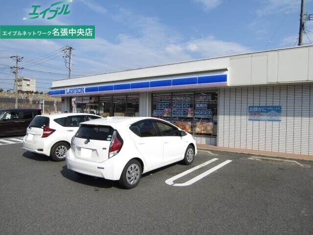 コンビニ　ローソン名張鴻之台三番町店（コンビニ）まで200m