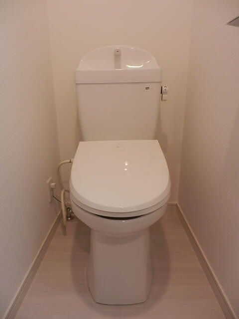 アゼスト赤塚新町のトイレ写真