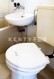 トイレ　落ち着いた色調のトイレです