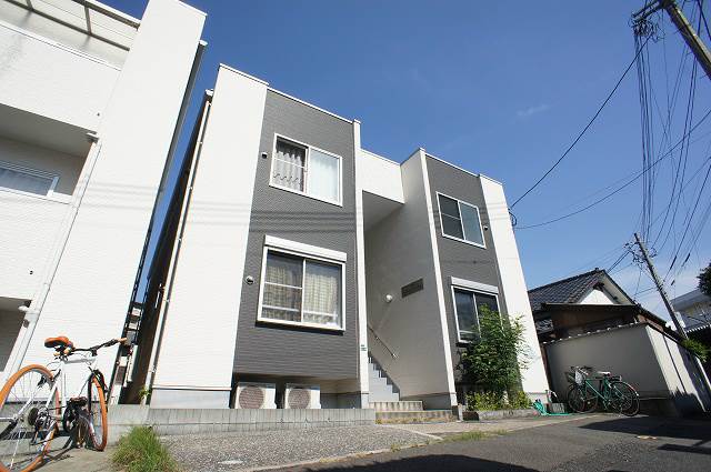 建物外観　ネット無料使い放題。築浅の人気デザイナーズ