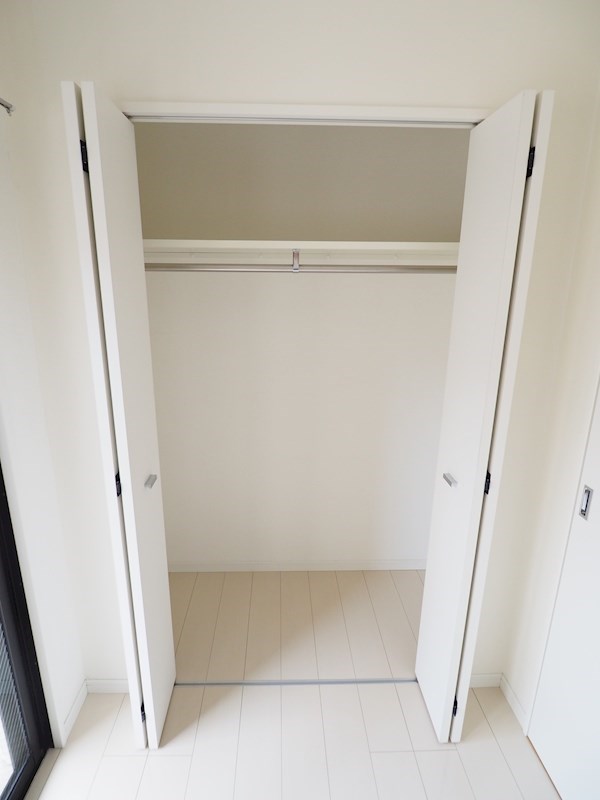 収納　洋室部分に収納がございます。