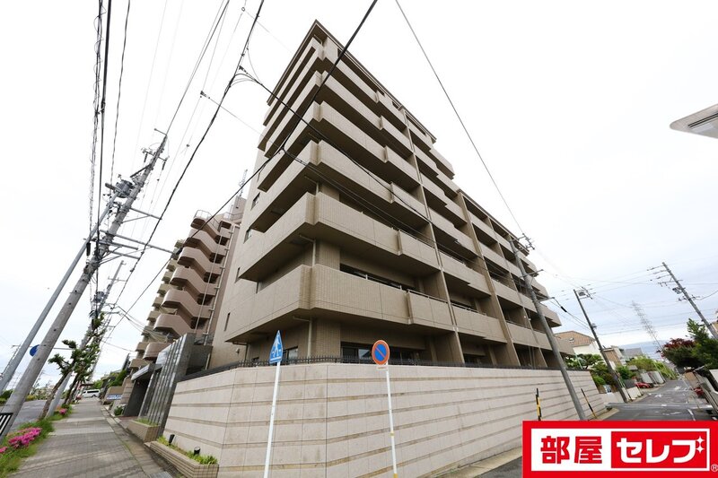 建物外観　どっしりした外観ですね。