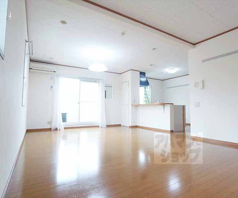 ヴィラ比叡の居間写真