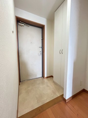 フォレストインサイドVの玄関写真