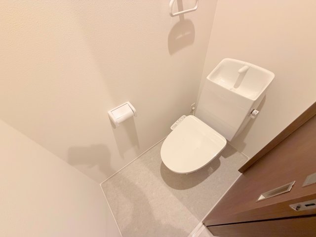 トイレ　綺麗なトイレにはウォシュレット標準装備です。