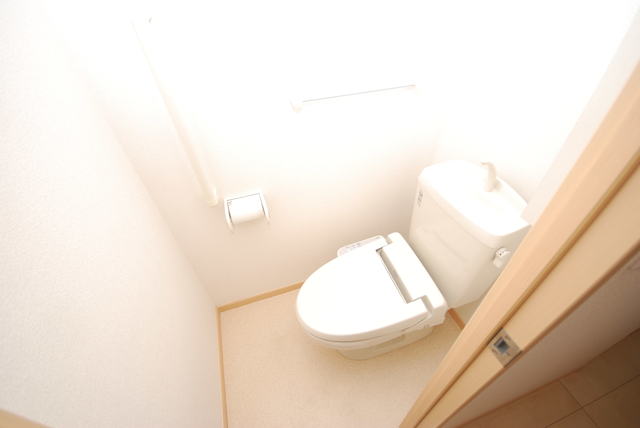京阪本線 樟葉駅 徒歩12分 3階建 築16年のトイレ写真