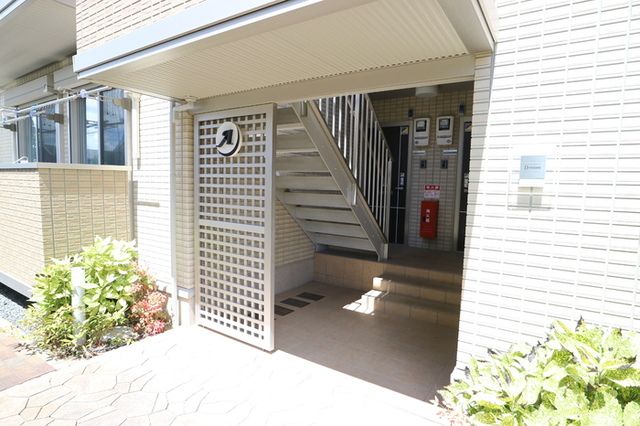 ＪＲ片町線 長尾駅 徒歩11分 2階建 築13年の外観写真