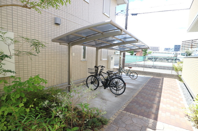ＪＲ片町線 長尾駅 徒歩11分 2階建 築13年の外観写真
